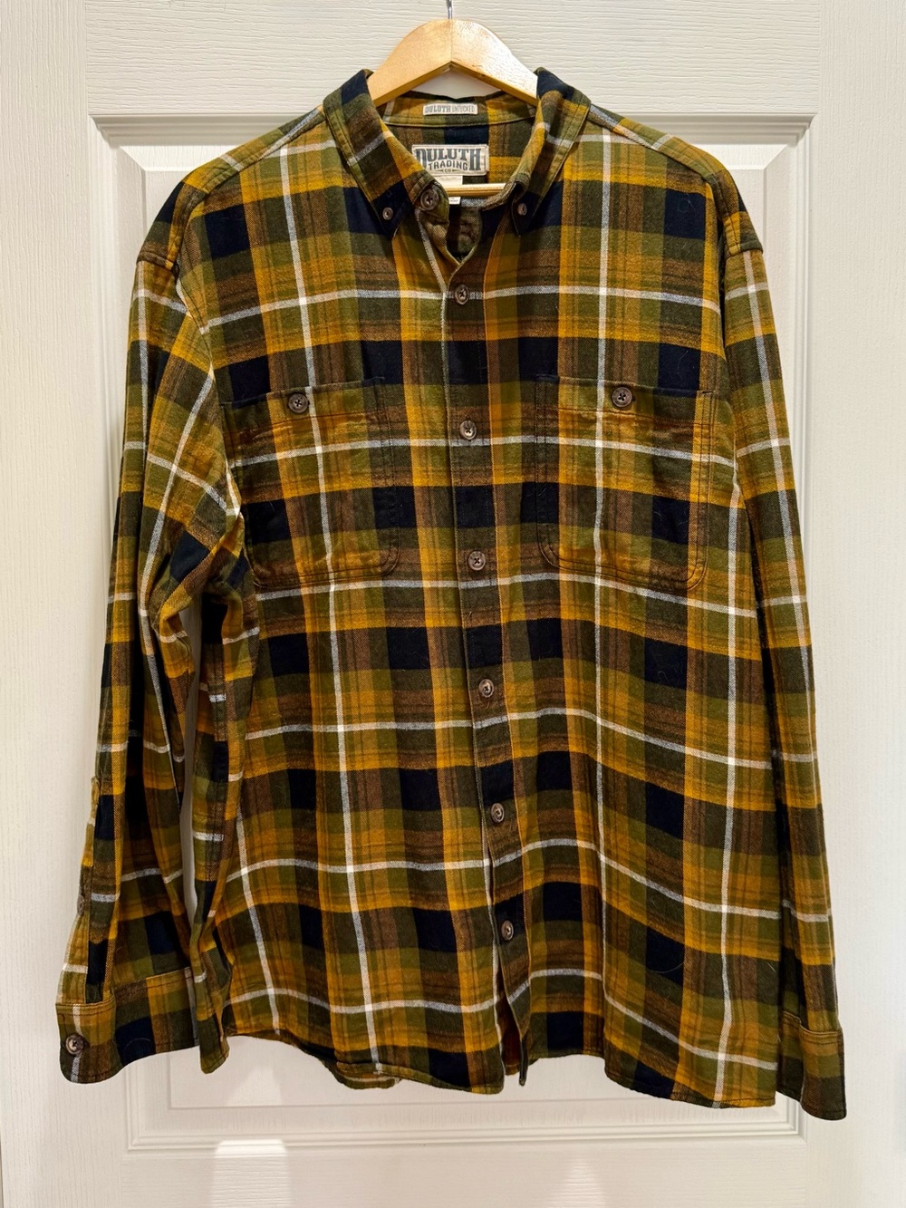 Men’s Untuck Duluth Trading Co Plaid Flannel in Mustard, Olive, Navy size Large